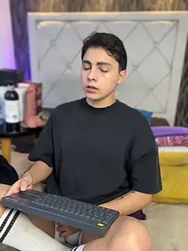 Samu Hott online show from 02-18-26, 08:05