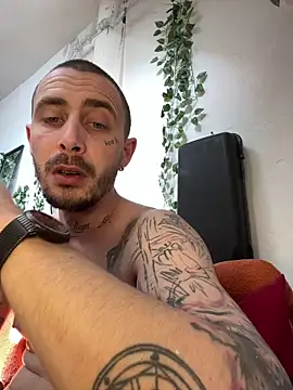 Snapshot of Piratee666 chatting on 04-10-26, 11:59 Piratee666 online show from 04-10-26, 11:59