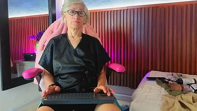 Snapshot of miss_monserrate01 chatting on 02-23-26, 01:52 miss monserrate01 online show from 02-23-26, 01:52