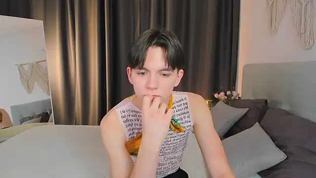 Snapshot of Ian_Harrickton chatting on 03-01-26, 03:47 Ian Harrickton online show from 03-01-26, 03:47