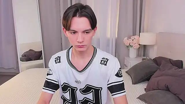 Snapshot of Ian_Harrickton chatting on 03-02-26, 03:19 Ian Harrickton online show from 03-02-26, 03:19