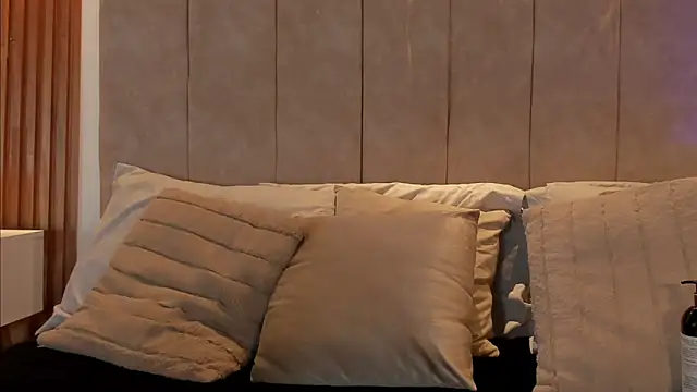  Laura saenz1 online show from 02-18-26, 12:23