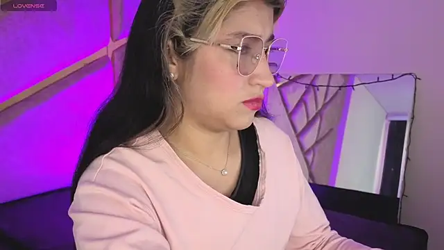 Snapshot of Dahiana_Dmour_ chatting on 02-23-26, 12:46 Dahiana Dmour online show from 02-23-26, 12:46