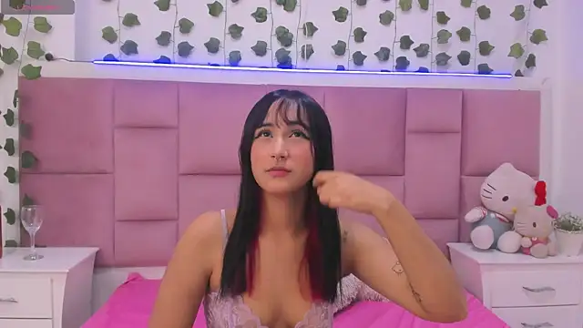 Snapshot of LeslieCute69 chatting on 03-02-26, 07:32 LeslieCute69 online show from 03-02-26, 07:32