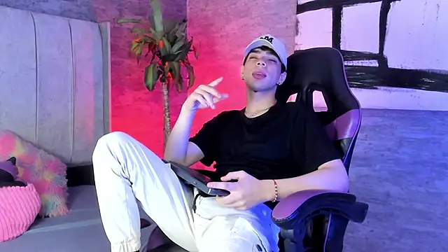 Snapshot of Elbombondelcircuit chatting on 02-24-26, 07:17 Elbombondelcircuit online show from 02-24-26, 07:17