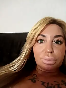 MiaMooly online show from 10-19-25, 03:12