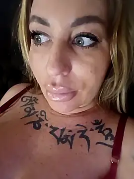 Snapshot of MiaMooly chatting on 02-04-26, 04:46 MiaMooly online show from 02-04-26, 04:46