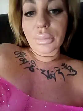 Snapshot of MiaMooly chatting on 02-08-26, 07:17 MiaMooly online show from 02-08-26, 07:17