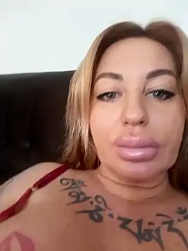 Snapshot of MiaMooly chatting on 02-11-26, 12:32 MiaMooly online show from 02-11-26, 12:32