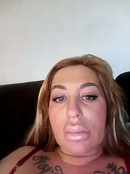 Snapshot of MiaMooly chatting on 02-22-26, 02:15 MiaMooly online show from 02-22-26, 02:15