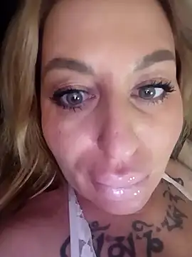 Snapshot of MiaMooly chatting on 02-24-26, 06:39 MiaMooly online show from 02-24-26, 06:39