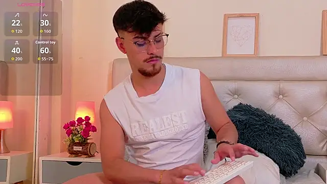 Snapshot of Aiden_Gray chatting on 02-26-26, 08:41 Aiden Gray online show from 02-26-26, 08:41