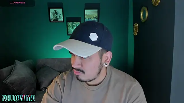 Snapshot of Chriss_Hunt chatting on 02-17-26, 08:55 Chriss Hunt online show from 02-17-26, 08:55