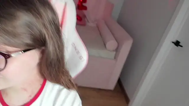 ChloeHalses online show from 02-17-26, 05:15