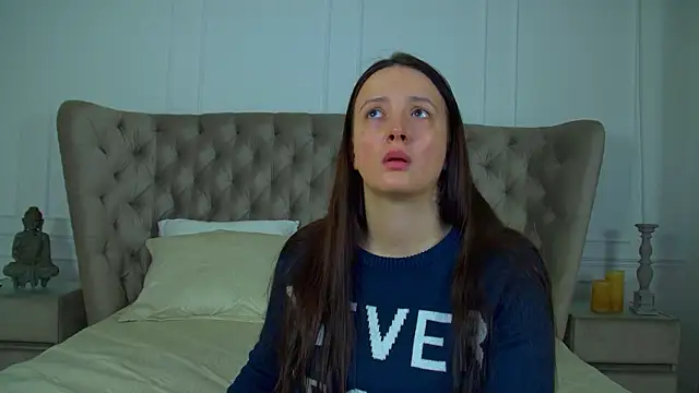 Snapshot of ElinaBellucci chatting on 03-11-26, 04:18 ElinaBellucci online show from 03-11-26, 04:18