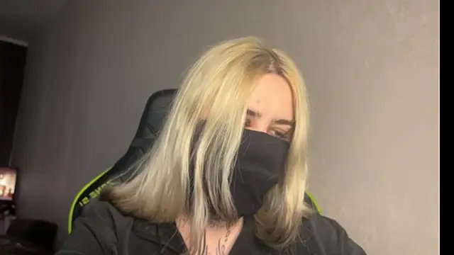 Snapshot of UnaXyling chatting on 02-05-26, 09:14 UnaXyling online show from 02-05-26, 09:14