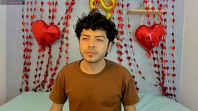 Snapshot of Eliotkinky chatting on 02-21-26, 07:59 Eliotkinky online show from 02-21-26, 07:59