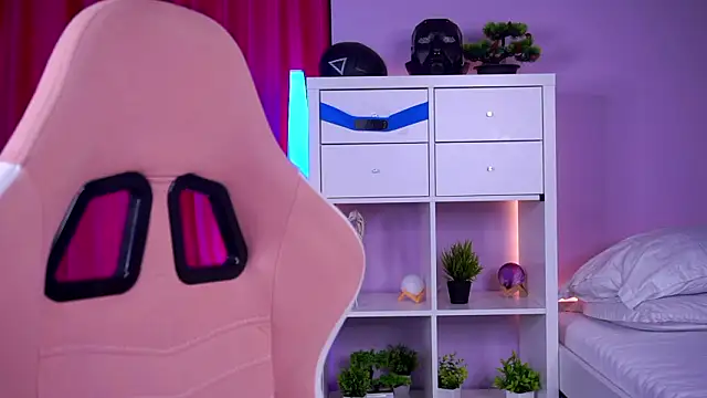 Snapshot of MistyReeds chatting on 02-14-26, 06:21 MistyReeds online show from 02-14-26, 06:21