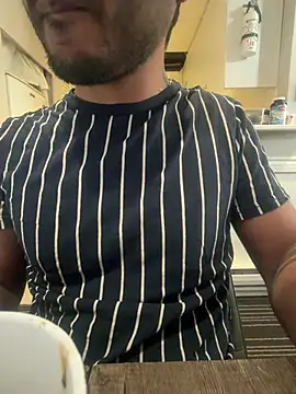 Snapshot of DaggerTie chatting on 02-04-26, 01:39 DaggerTie online show from 02-04-26, 01:39