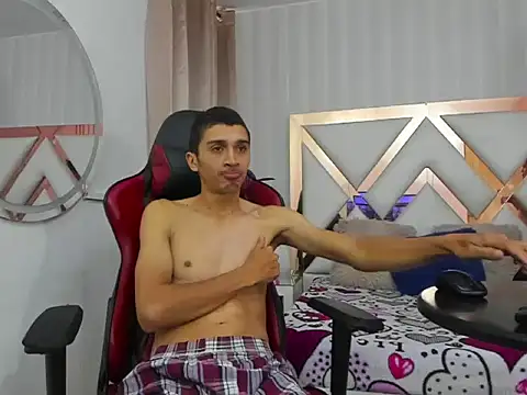 Snapshot of MiaANDrony chatting on 02-06-26, 12:41 MiaANDrony online show from 02-06-26, 12:41