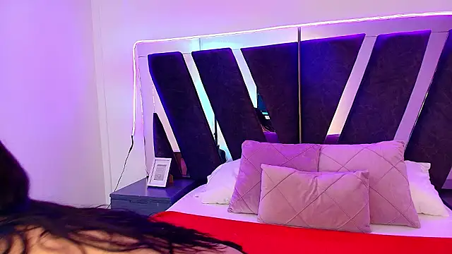 Snapshot of sophia_love__ chatting on 02-25-26, 01:54 sophia love online show from 02-25-26, 01:54