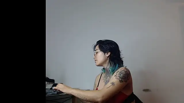 Snapshot of Ivyravens chatting on 02-19-26, 01:45 Ivyravens online show from 02-19-26, 01:45