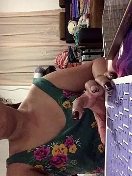 Snapshot of lady_candy85 chatting on 02-05-26, 05:50 lady candy85 online show from 02-05-26, 05:50