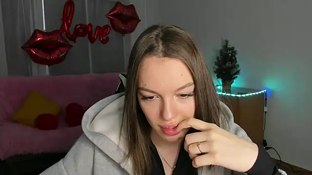 Snapshot of CandyGyrl chatting on 02-18-26, 01:23 CandyGyrl online show from 02-18-26, 01:23