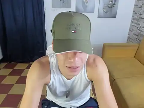 Snapshot of Andres_sant_ chatting on 02-23-26, 01:47 Andres sant online show from 02-23-26, 01:47