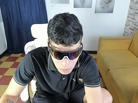 Snapshot of Andres_sant_ chatting on 03-10-26, 04:17 Andres sant online show from 03-10-26, 04:17