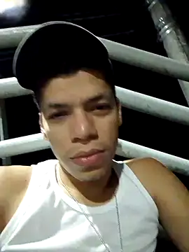 Snapshot of Andres_sant_ chatting on 04-01-26, 04:46 Andres sant online show from 04-01-26, 04:46