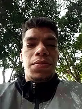 Snapshot of Andres_sant_ chatting on 04-13-26, 04:34 Andres sant online show from 04-13-26, 04:34