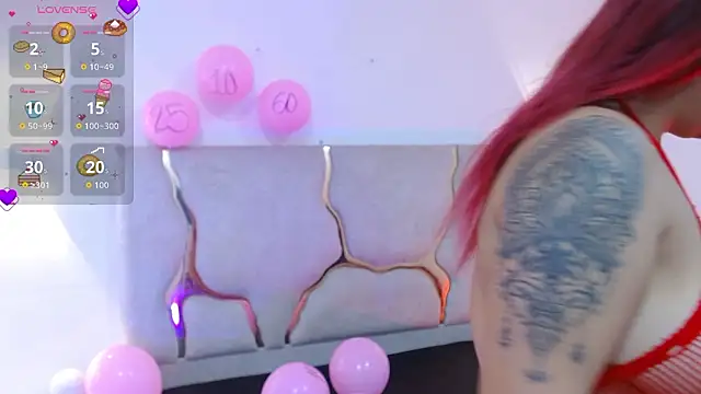 Snapshot of Sashaa_tay chatting on 02-14-26, 07:43 Sashaa tay online show from 02-14-26, 07:43