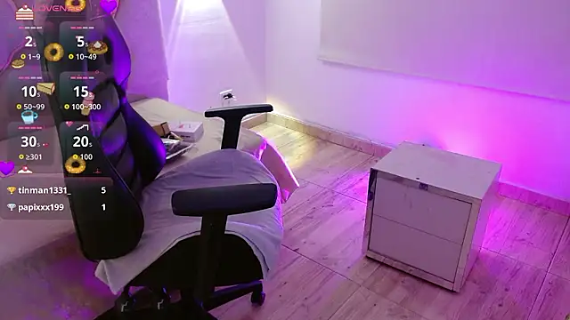 Snapshot of Sashaa_tay chatting on 02-25-26, 07:01 Sashaa tay online show from 02-25-26, 07:01