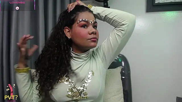 Snapshot of yaazhinii chatting on 03-17-26, 11:46 yaazhinii online show from 03-17-26, 11:46