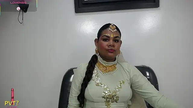 Snapshot of yaazhinii chatting on 04-04-26, 11:40 yaazhinii online show from 04-04-26, 11:40