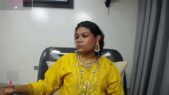 Snapshot of yaazhinii chatting on 04-12-26, 12:21 yaazhinii online show from 04-12-26, 12:21