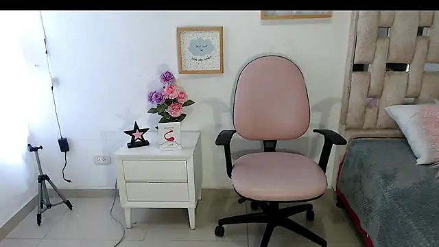 Snapshot of Aantoniaa_brown27 chatting on 02-25-26, 02:27 Aantoniaa brown27 online show from 02-25-26, 02:27