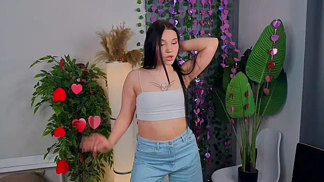 Snapshot of RoxannRunk chatting on 02-16-26, 06:20 RoxannRunk online show from 02-16-26, 06:20