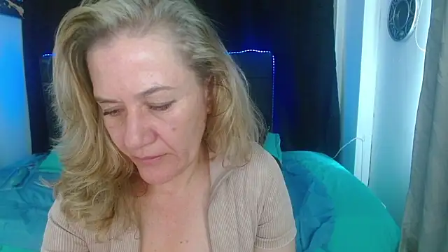 Snapshot of andreea_xx chatting on 02-11-26, 02:00 andreea xx online show from 02-11-26, 02:00