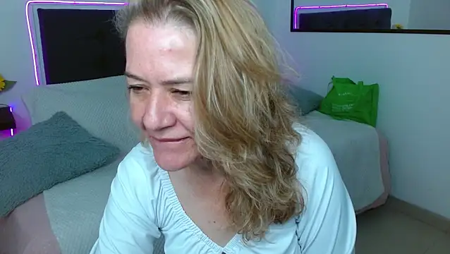 Snapshot of andreea_xx chatting on 02-22-26, 01:42 andreea xx online show from 02-22-26, 01:42