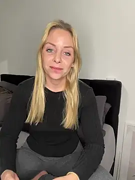 emily-becker22 online show from 02-18-26, 07:32