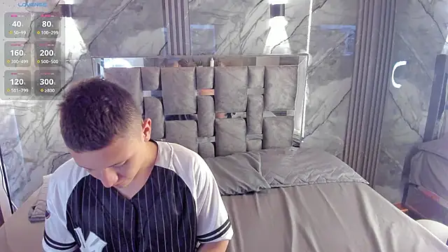 Snapshot of Manson_and_Zoe chatting on 02-09-26, 11:36 Manson and Zoe online show from 02-09-26, 11:36