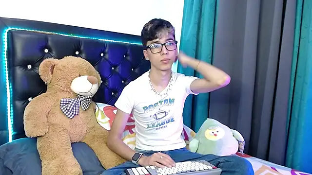 Snapshot of gabriel_x18 chatting on 02-12-26, 04:40 gabriel x18 online show from 02-12-26, 04:40