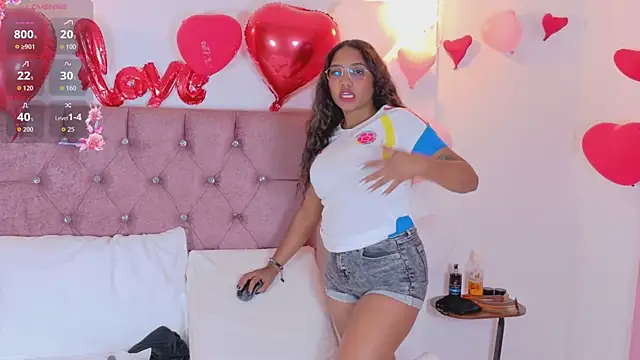 Snapshot of xblack_moon chatting on 02-19-26, 07:43 xblack moon online show from 02-19-26, 07:43