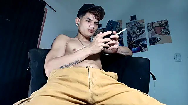 Snapshot of Jesshot_bigcock20cm chatting on 04-06-26, 07:37 Jesshot bigcock20cm online show from 04-06-26, 07:37