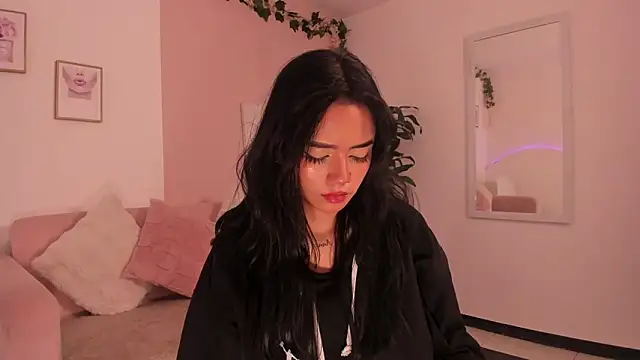 Mila jenner online show from 02-19-26, 01:18