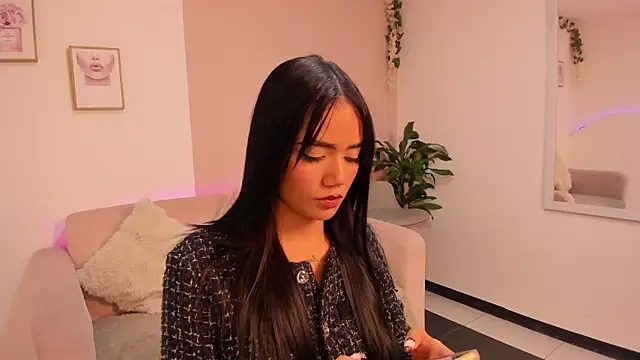 Mila jenner online show from 02-25-26, 12:04