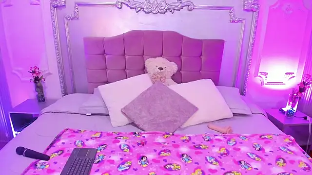 Snapshot of SofiaCrust chatting on 02-21-26, 02:51 SofiaCrust online show from 02-21-26, 02:51