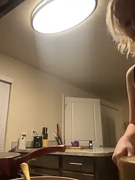 Snapshot of Marilynxo chatting on 02-16-26, 06:31 Marilynxo online show from 02-16-26, 06:31